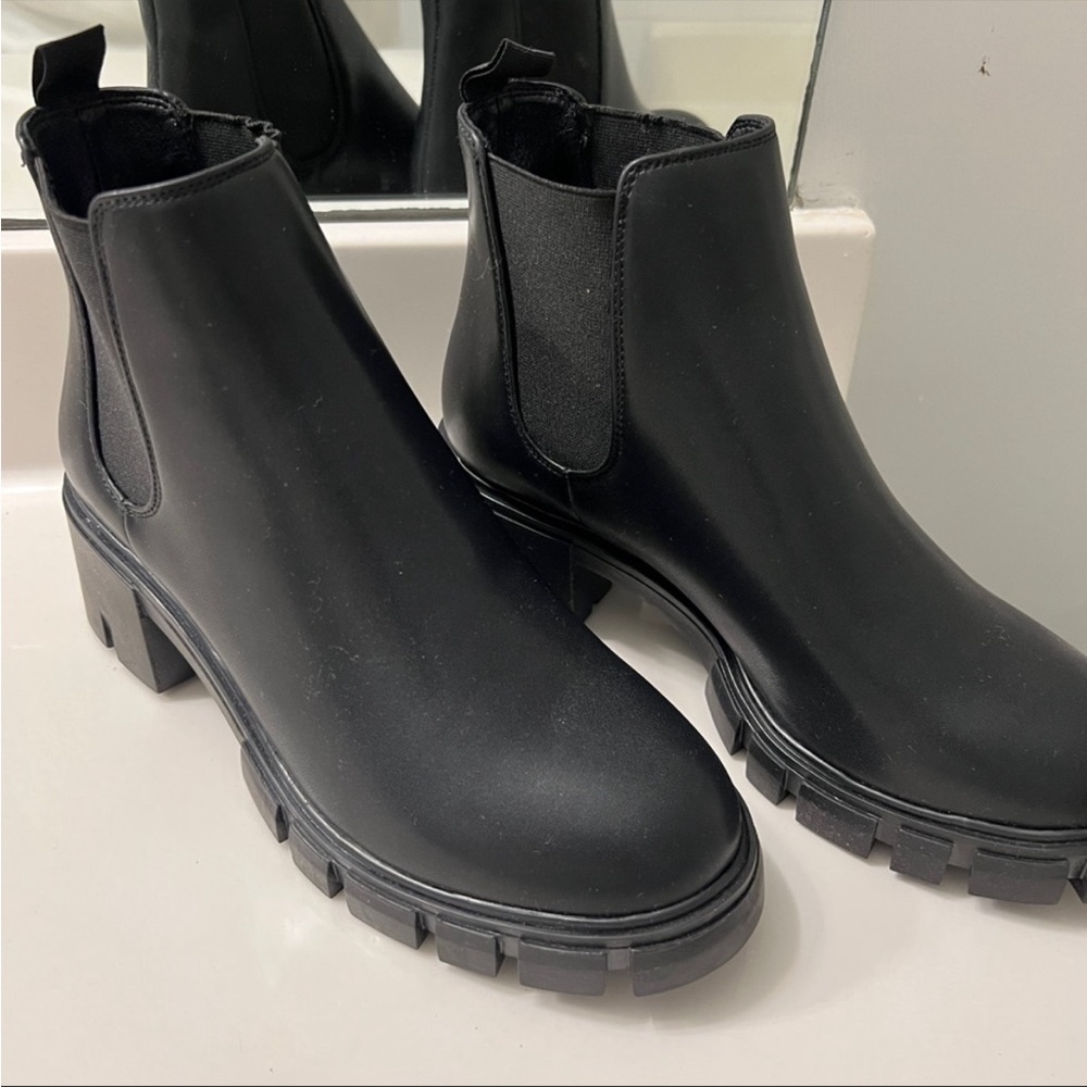 Steve Madden black booties size 9.5 NEW